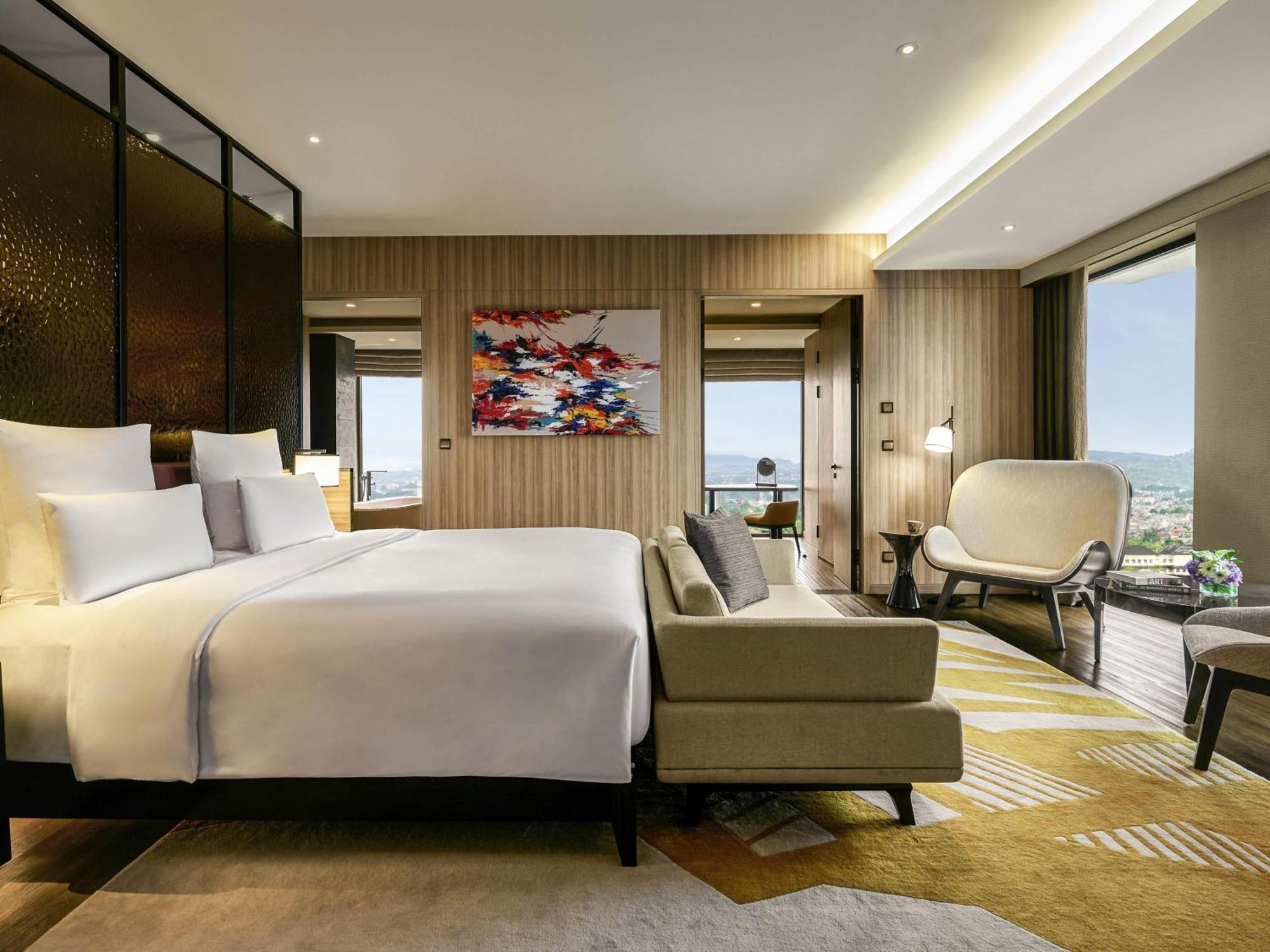 Junior King Suite